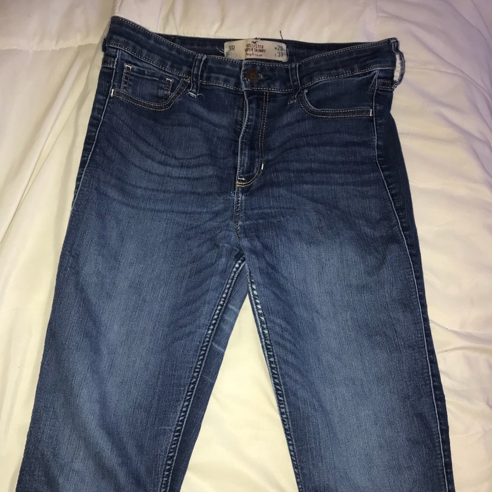Super comfortable dark washed Hollister jeans